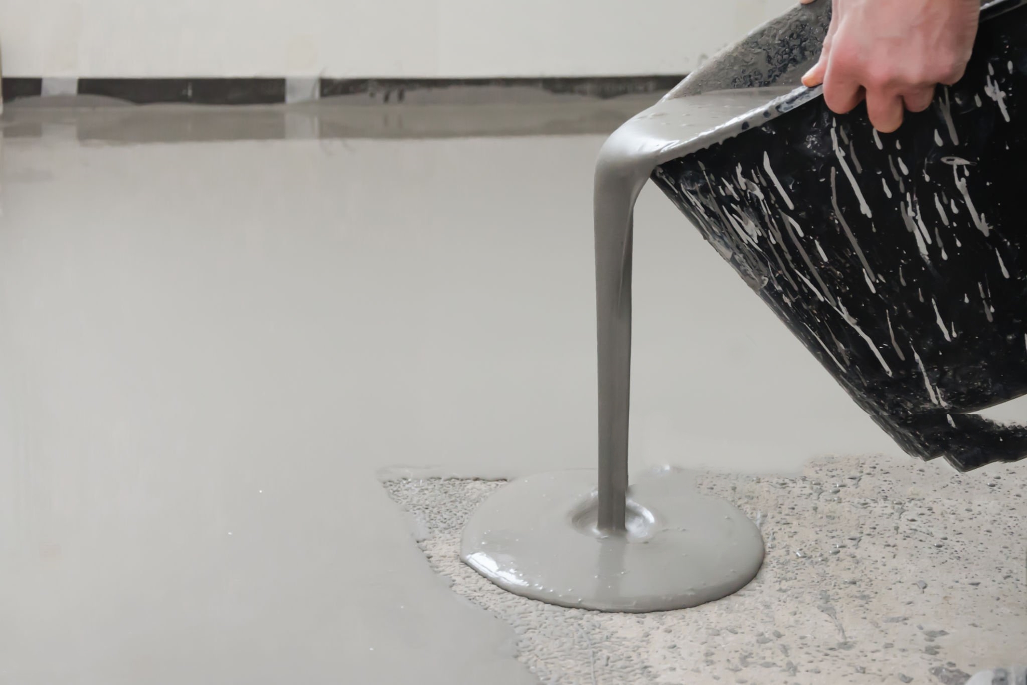 Self-leveling epoxy